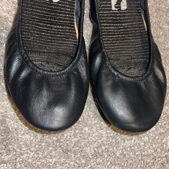 Tieks matte black ballet flats size 8 - Picture 2 of 9